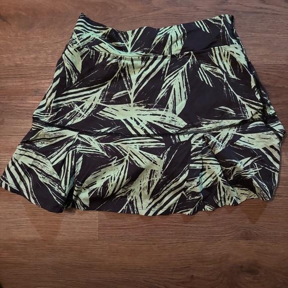 Dina Jo Fitwear Tropical Leaf Print Skort - Picture 3 of 5